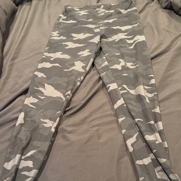 Zobha Gray Camouflage Leggings - Picture 1 of 1